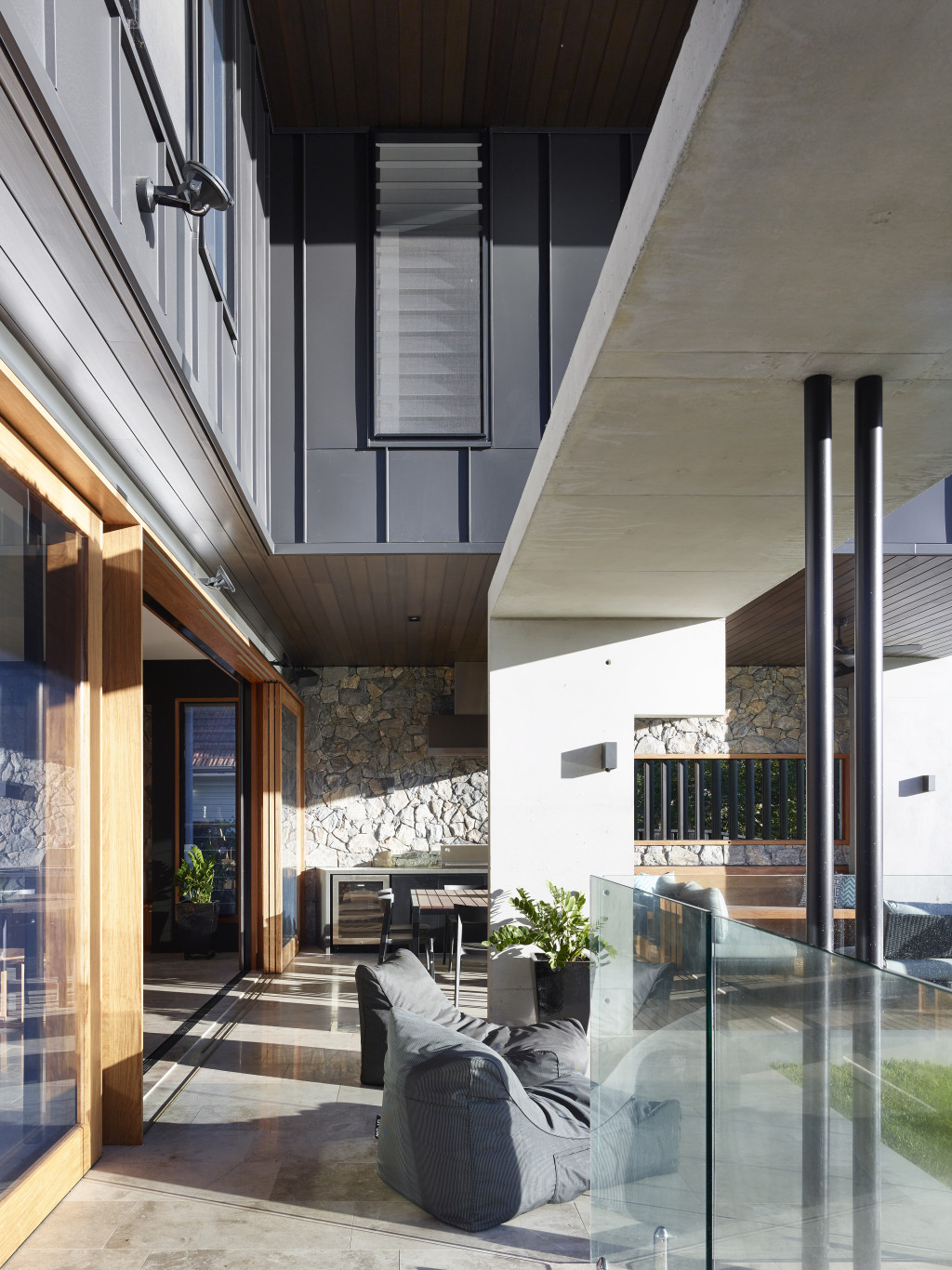 Rosebury Terrace by Shaun Lockyer Architect